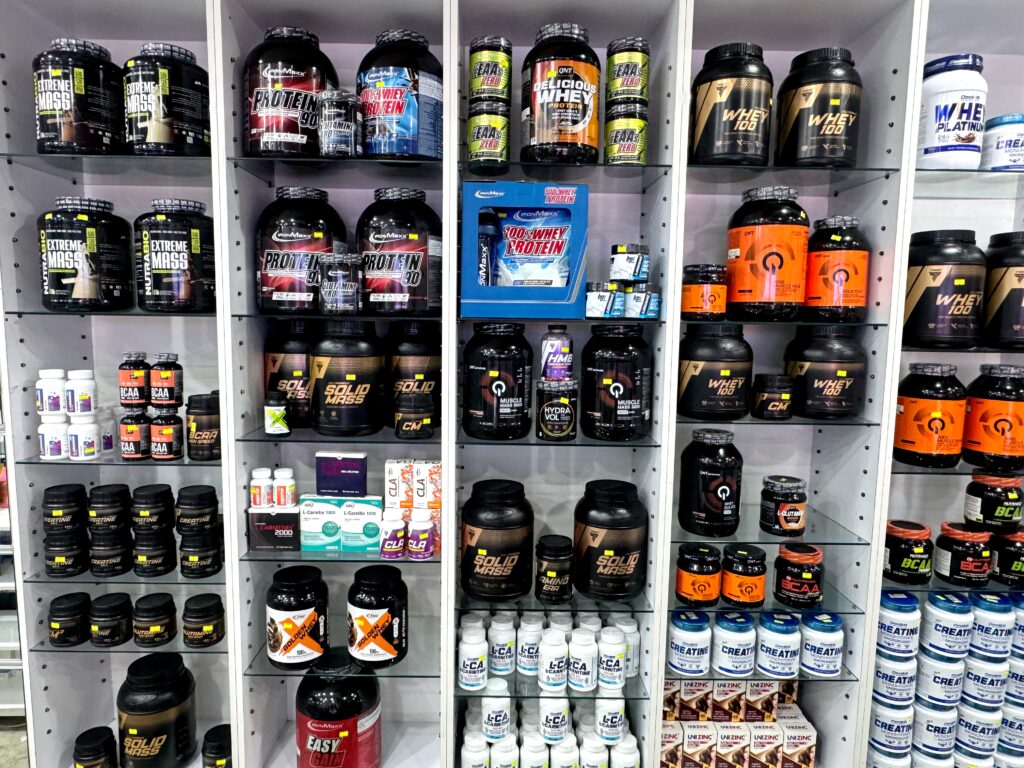 مکمل‌های ورزشی و برنامه غذایی تخصصی در داروخانه دکتر صوفیانی در غرب تهران