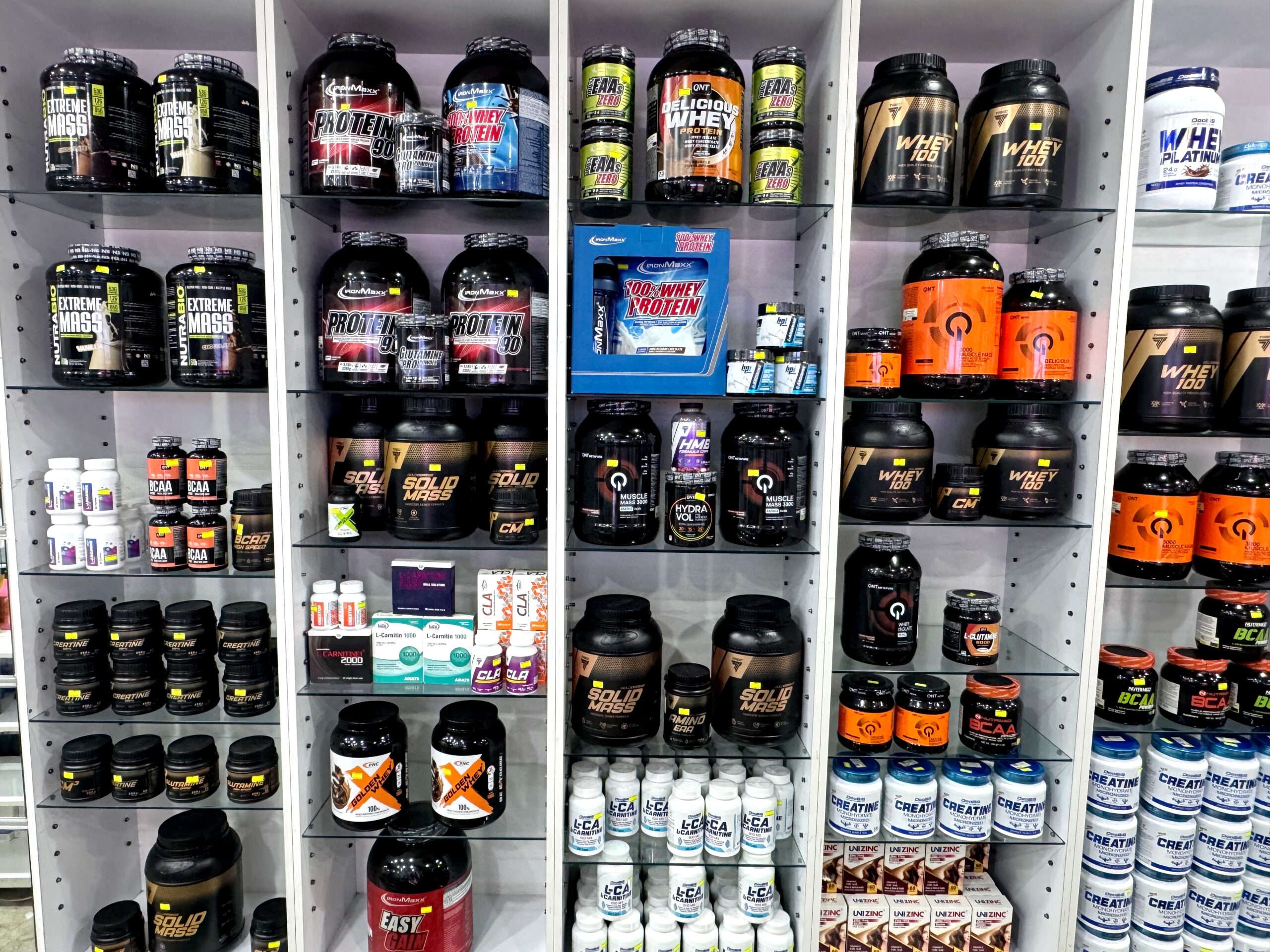 مکمل‌های ورزشی و برنامه غذایی تخصصی در داروخانه دکتر صوفیانی در غرب تهران